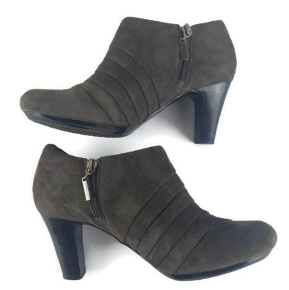 Clarks artisan brown suede ankle booties heeled